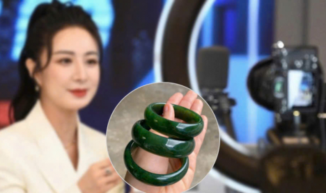 主播通过炒作手段夸大标有“和田玉”标签的假玉产品，售价430万越南盾并宣称五折优惠，吸引了上千名观众关注。